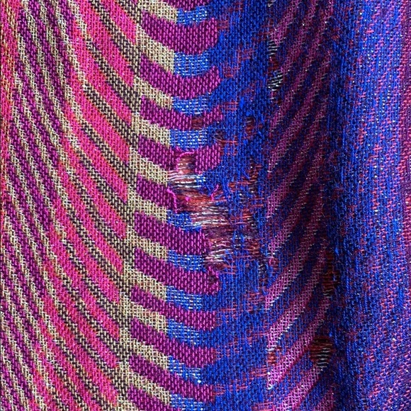 Women's Patterned Scarf With Fringe Ends - Picture 6 of 6